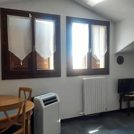 Monolocale Piano Alto Luminoso Pochi Minuti Metro Rossa Milano Apartment Exterior photo